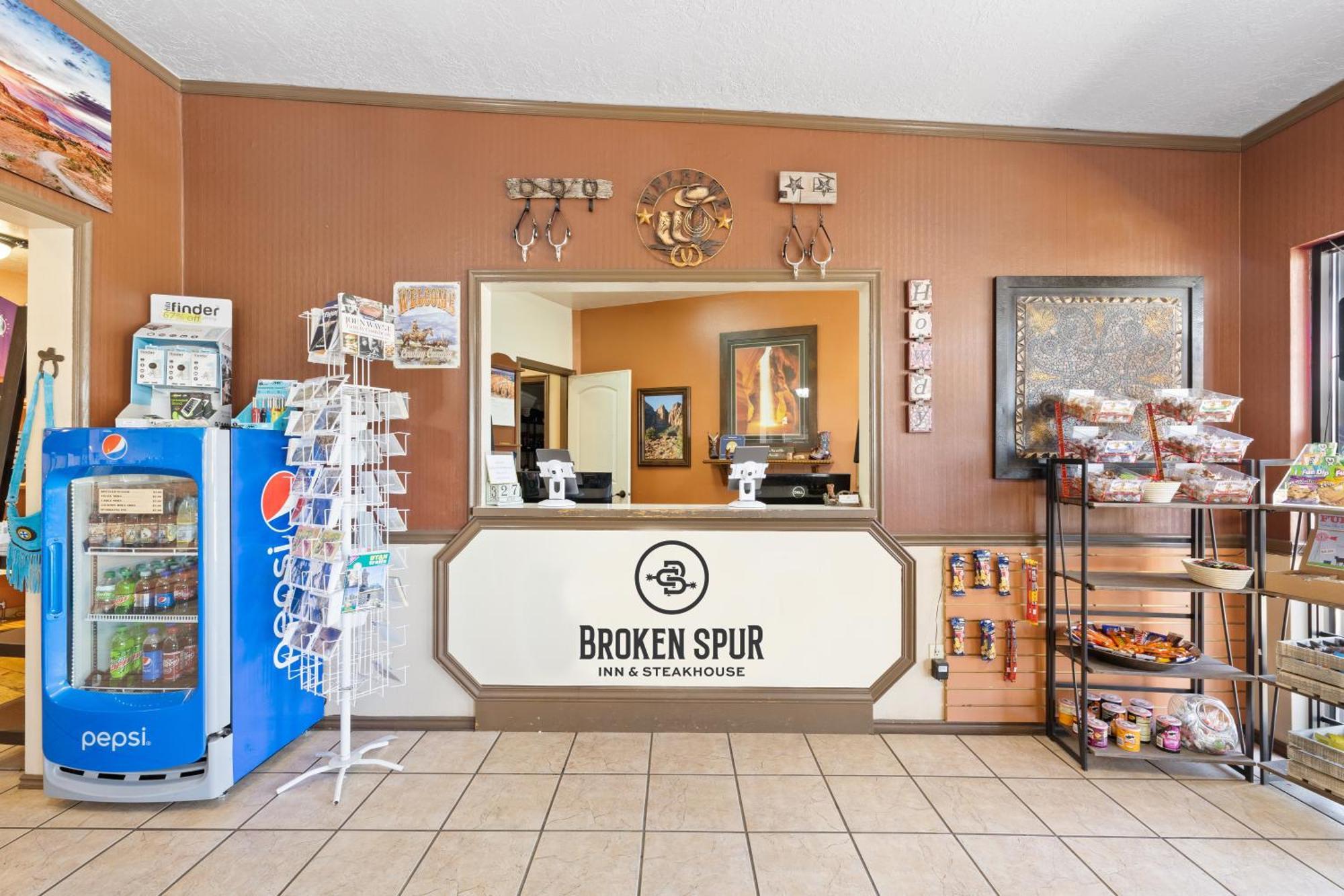 Broken Spur Inn & Steakhouse Torrey Exterior photo