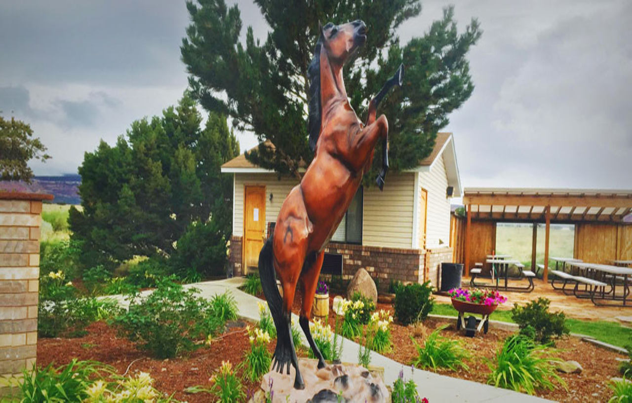 Broken Spur Inn & Steakhouse Torrey Exterior photo